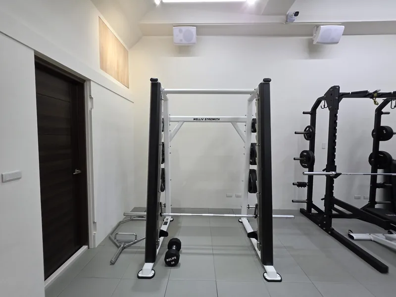 RELIFE Fitness 賦活運動（高雄楠梓右昌健身工作室）— 深蹲架與槓鈴，適合肌力訓練