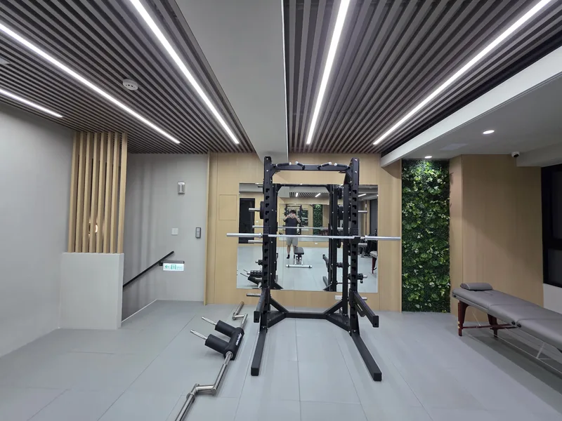 RELIFE Fitness 賦活運動（高雄楠梓右昌健身工作室）— 深蹲架／龍門架區，一對一訓練主要空間